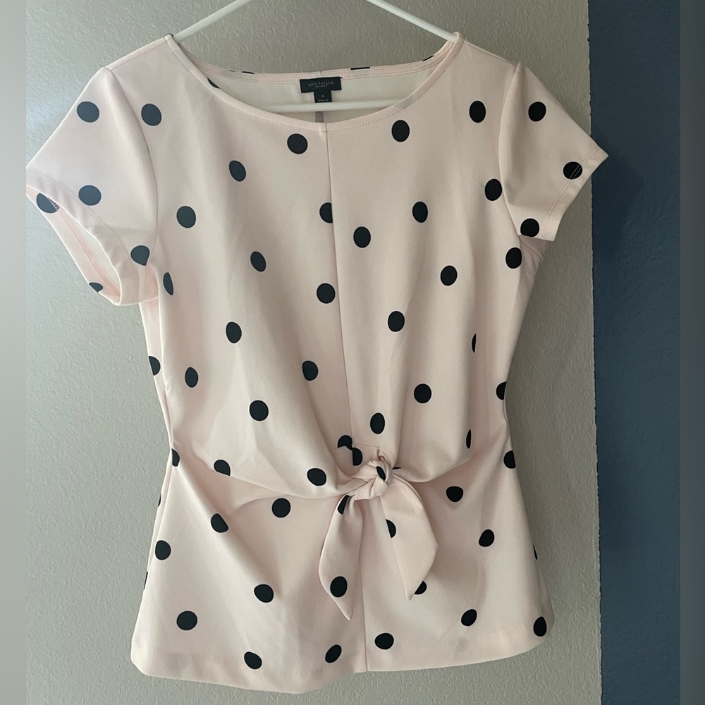 BNWT Ann Taylor polka dot tie tee!